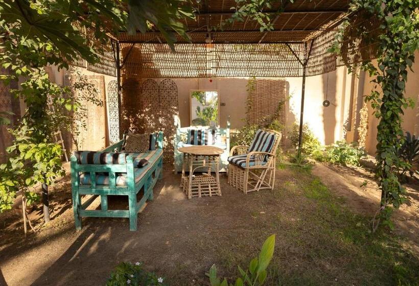 پانسیون L’aziza House