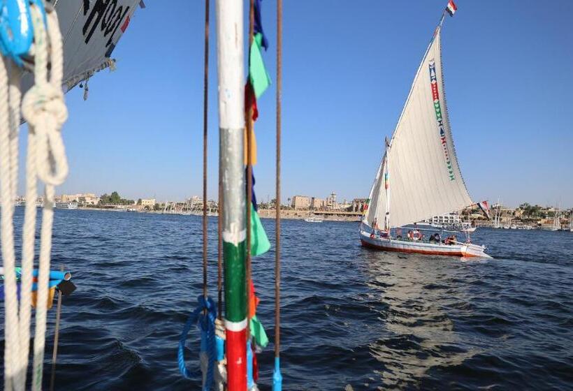 پانسیون L’aziza House