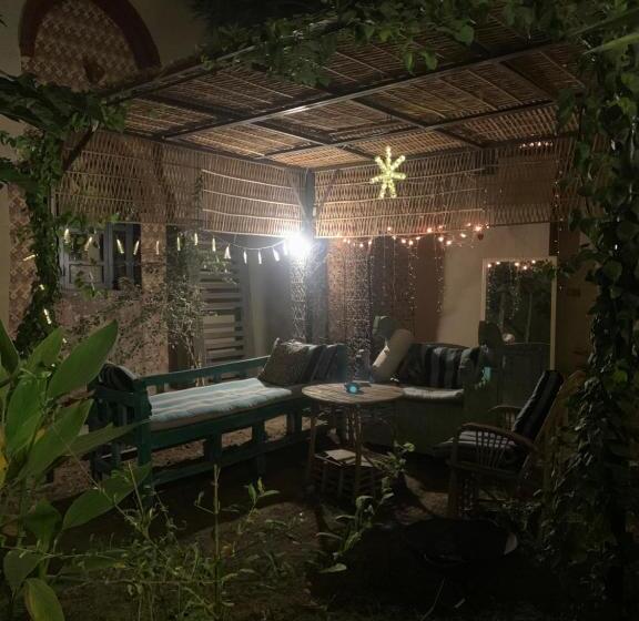 پانسیون L’aziza House