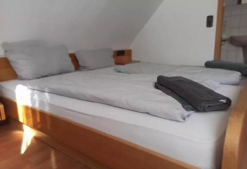 Majatalo Monteurzimmer   Waldbronn