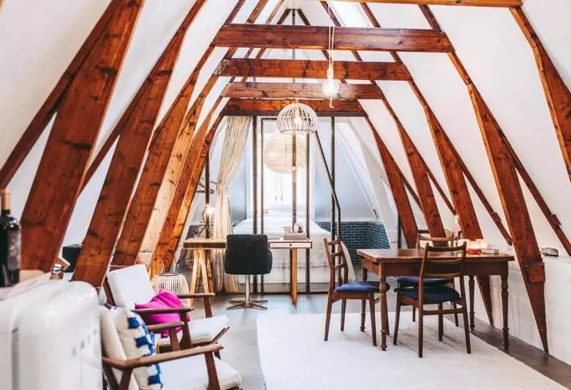 B&b Holm