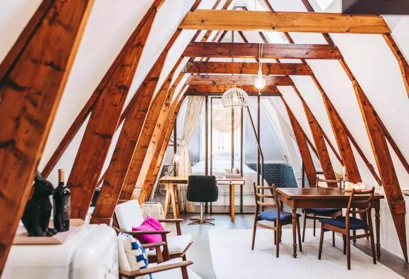 B&b Holm