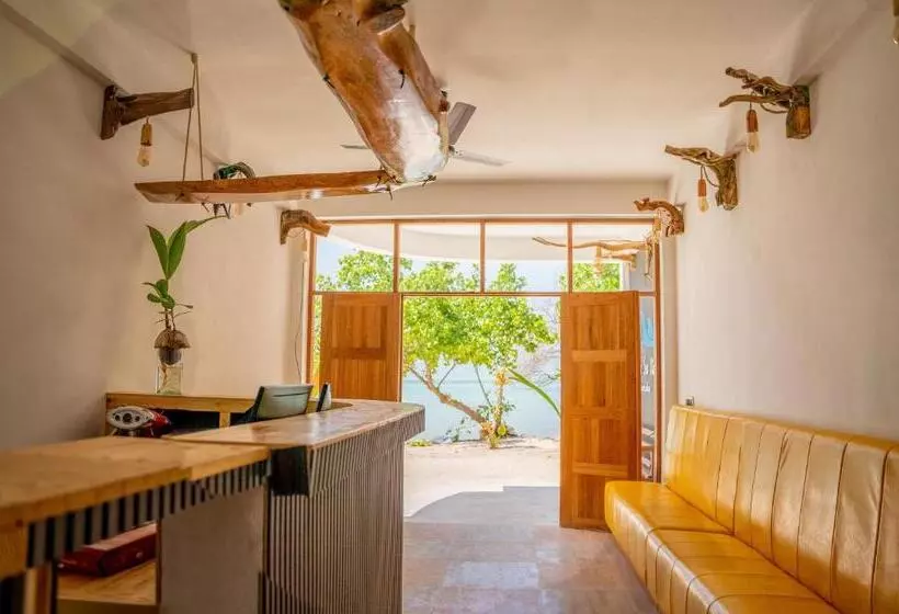 هتل Manta Sea View Himandhoo