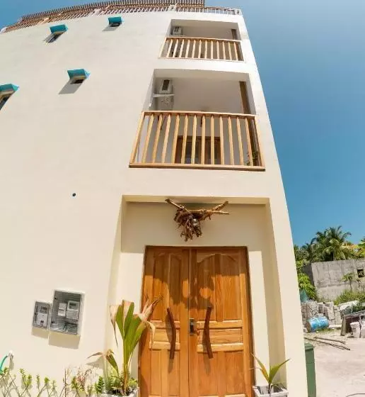 هتل Manta Sea View Himandhoo