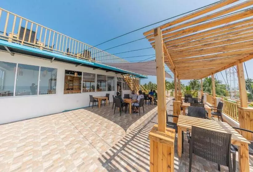 هتل Manta Sea View Himandhoo