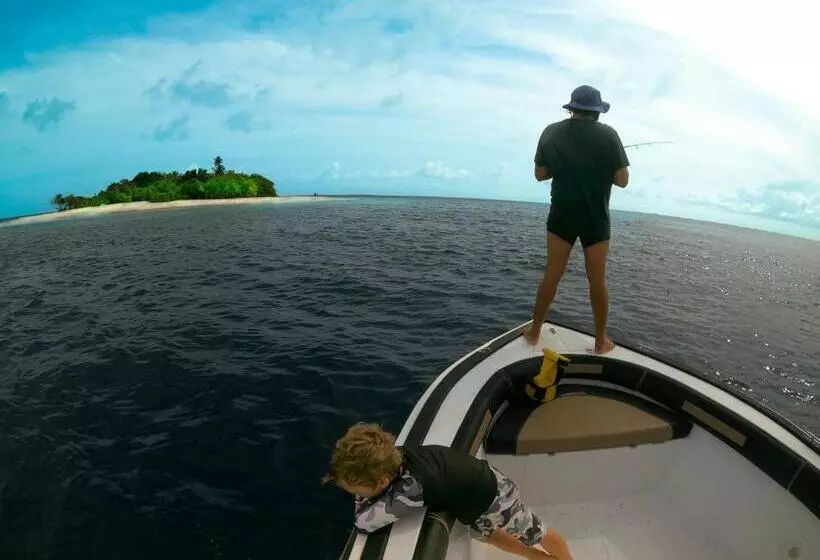 هتل Manta Sea View Himandhoo