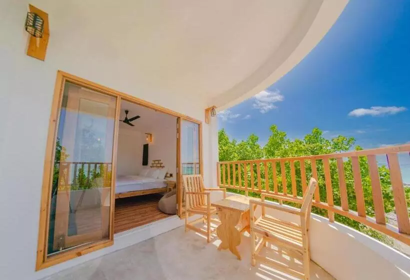 هتل Manta Sea View Himandhoo