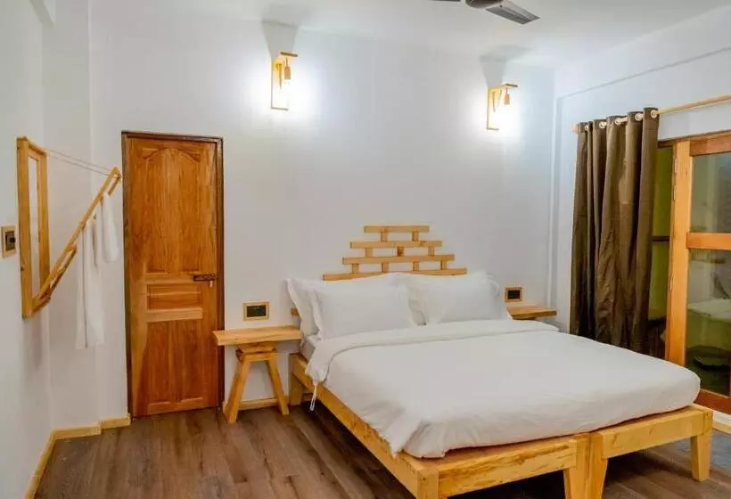 هتل Manta Sea View Himandhoo