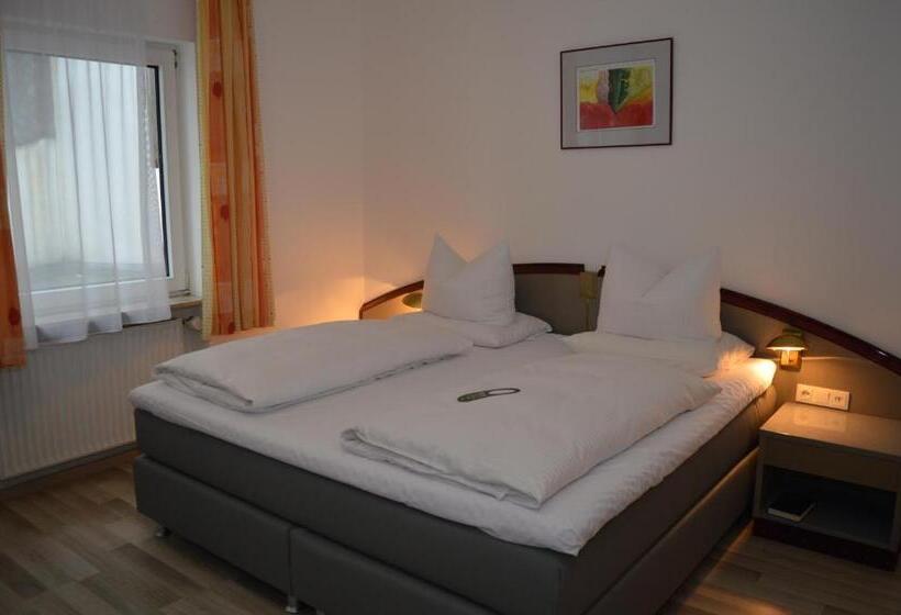 بنسيون Boardinghaus Zu Coburg