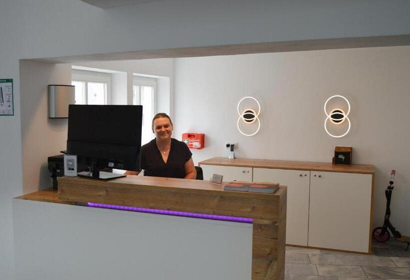 بنسيون Boardinghaus Zu Coburg