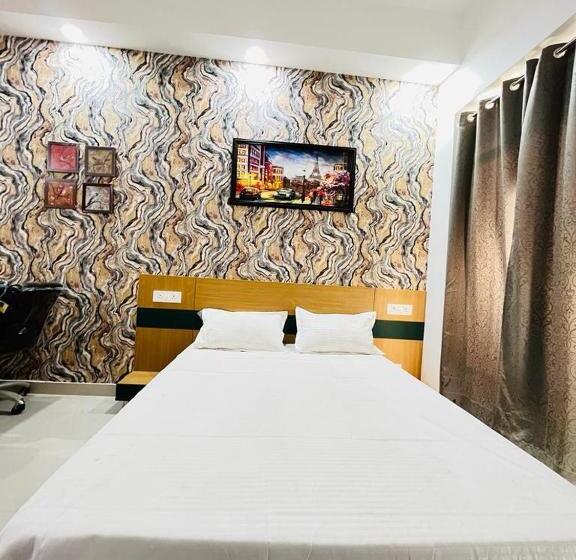 Majatalo Gaur City Centre