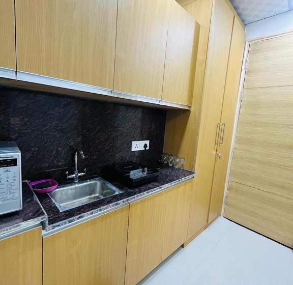 Majatalo Gaur City Centre