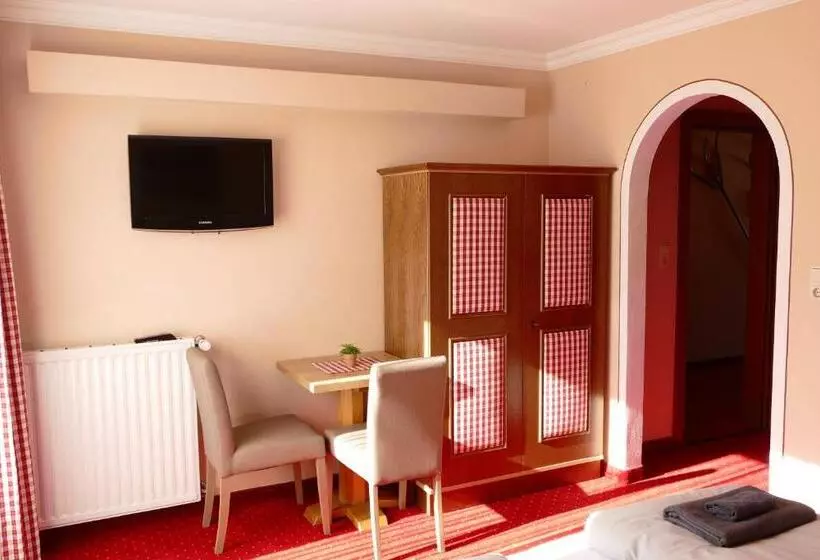 Pension Dorfplatzl Pitztal