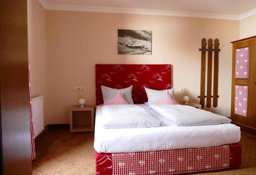 Pension Dorfplatzl Pitztal