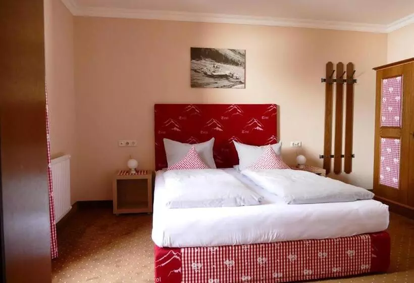 Pension Dorfplatzl Pitztal