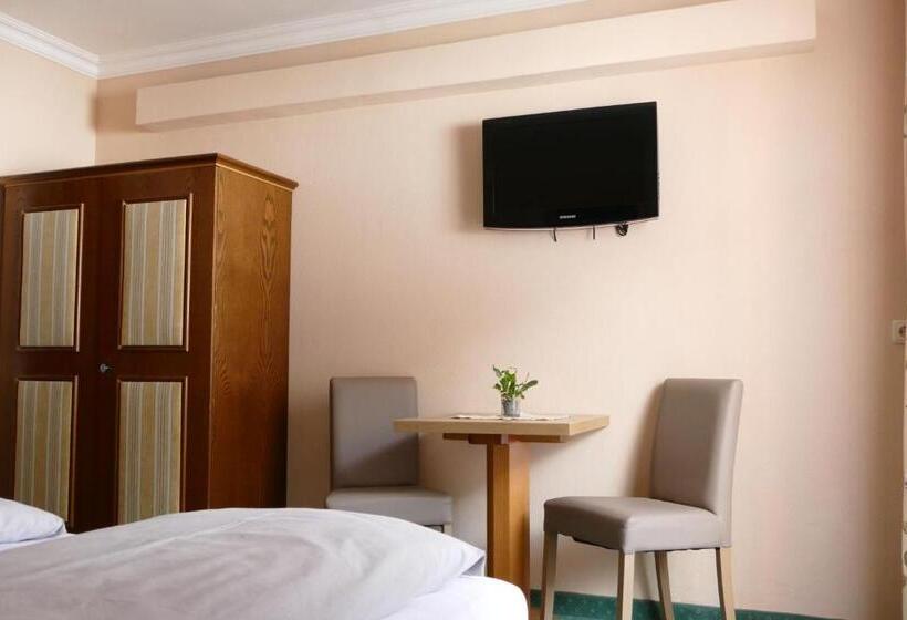 Pension Dorfplatzl Pitztal