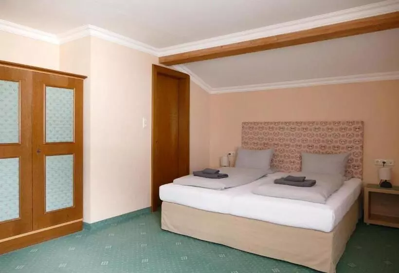 Pension Dorfplatzl Pitztal