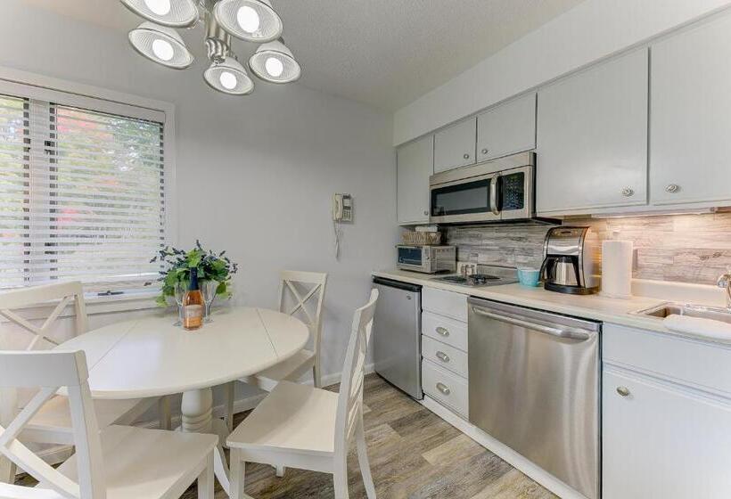 אתר נופש The Shores