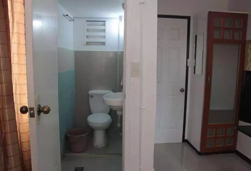 Yuj Inn Hostel