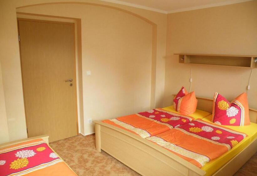 مبيت وإفطار Am Lindenbaum