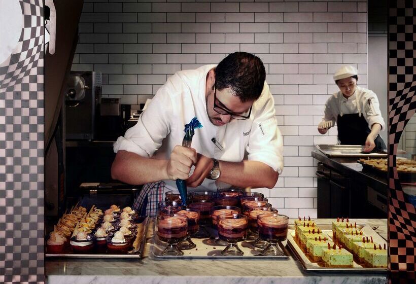 Отель Qt Melbourne