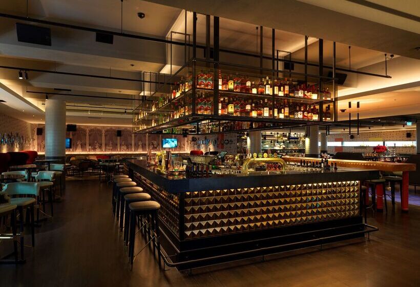 Отель Qt Melbourne