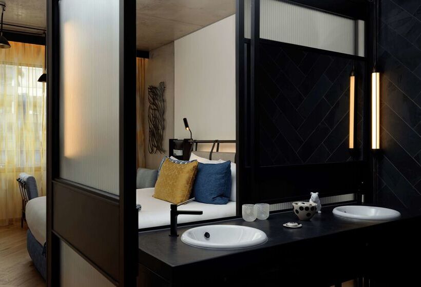 Отель Qt Melbourne