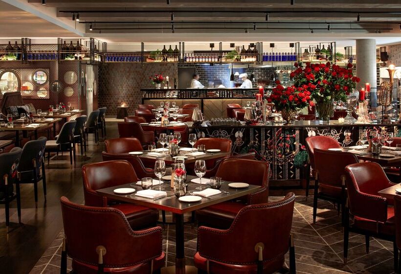 Отель Qt Melbourne