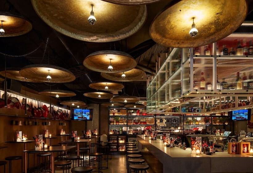 Отель Qt Melbourne