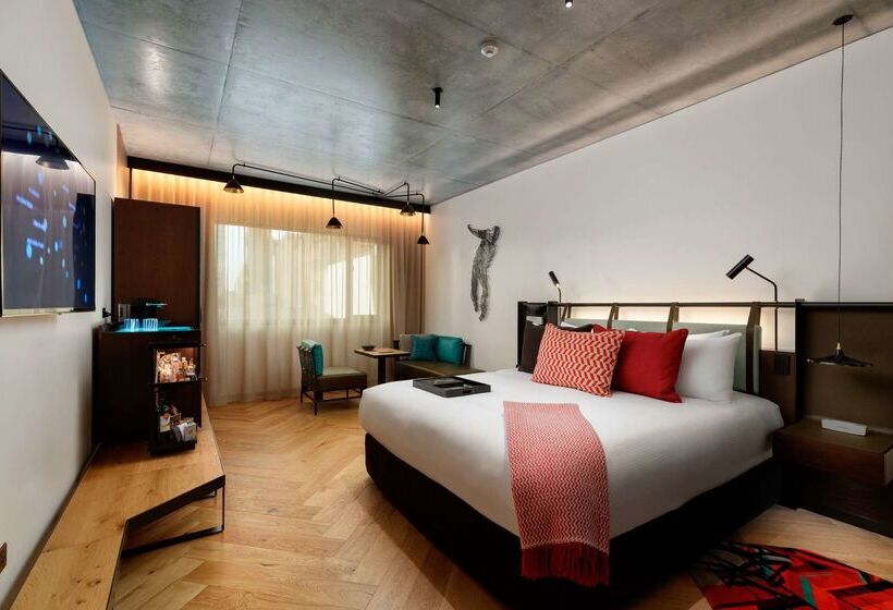 Отель Qt Melbourne