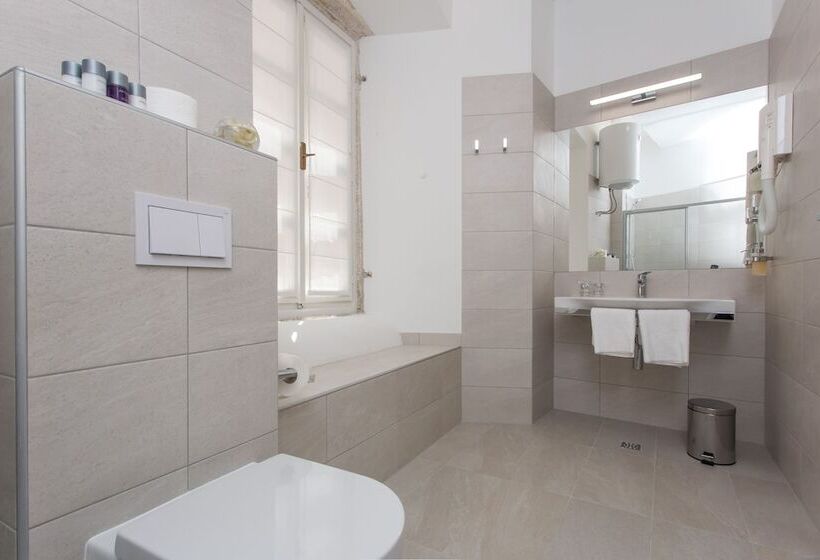 Klarisa Palace Rooms