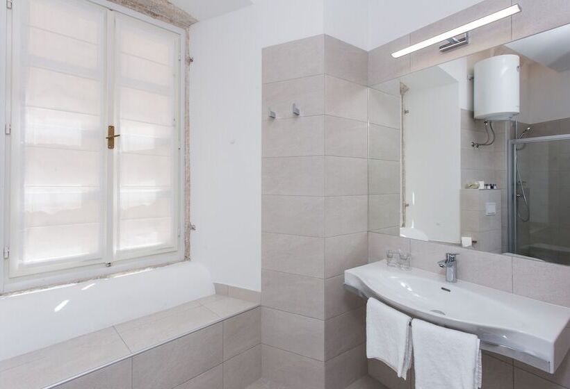 Klarisa Palace Rooms