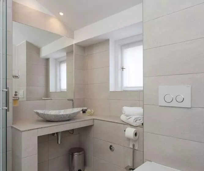 Klarisa Palace Rooms