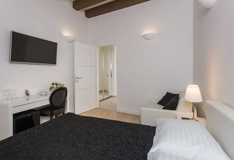 Klarisa Palace Rooms