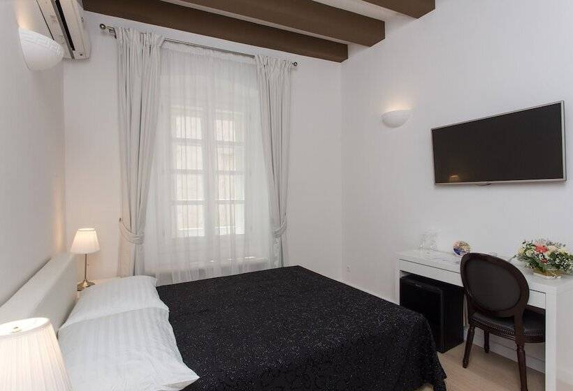 Klarisa Palace Rooms