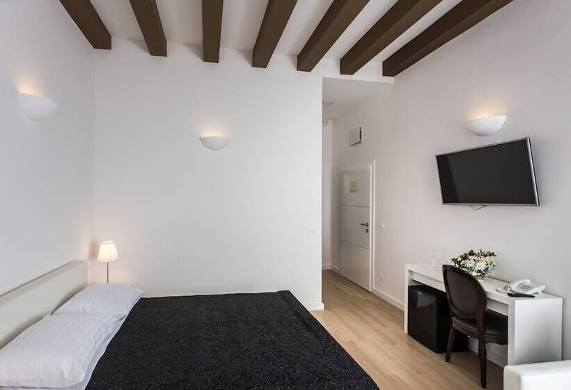 Klarisa Palace Rooms