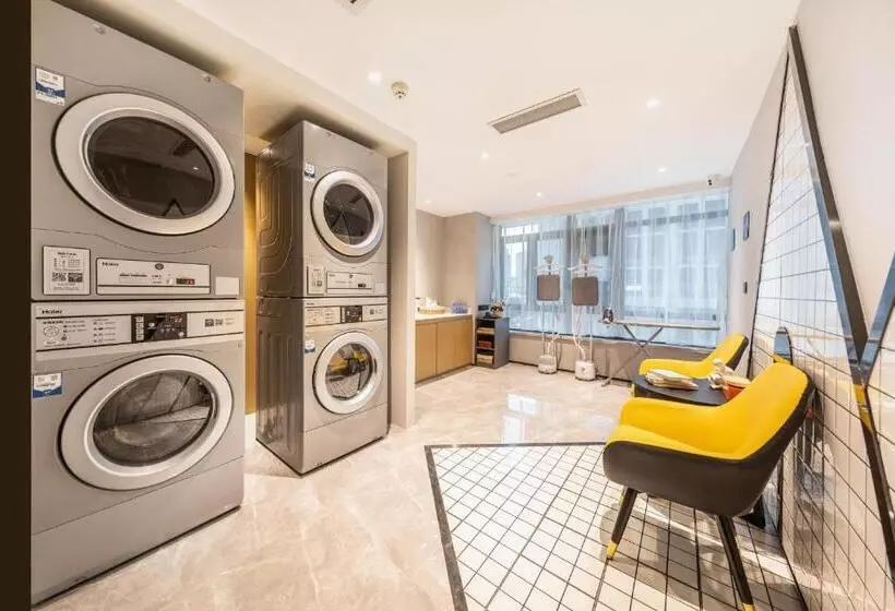 Atour Hotel Guiyang Guanshan Lake City Government