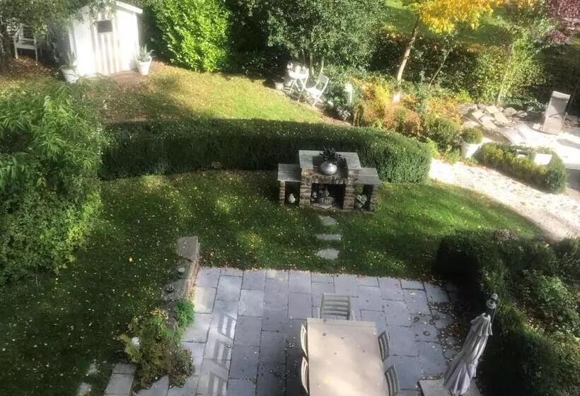 تختخواب و صبحانه Villa Louise