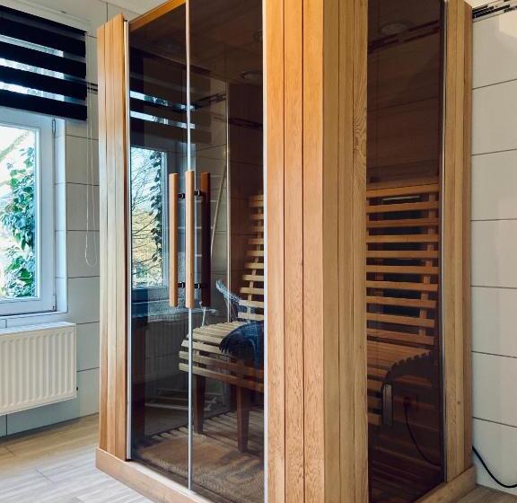 تختخواب و صبحانه Villa Louise