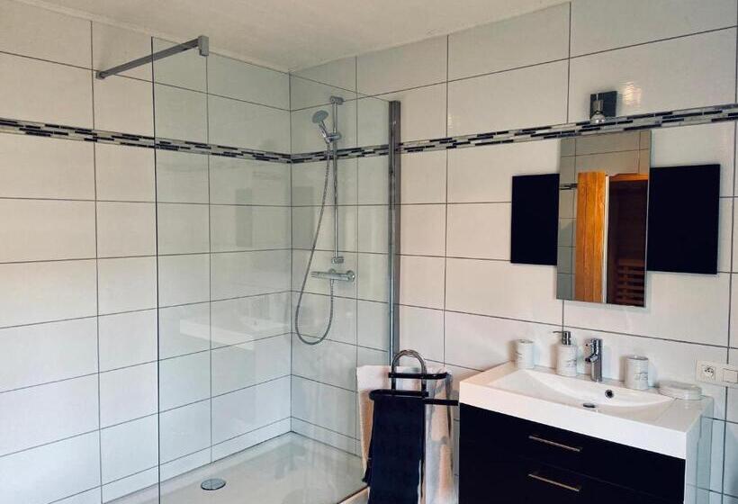 تختخواب و صبحانه Villa Louise