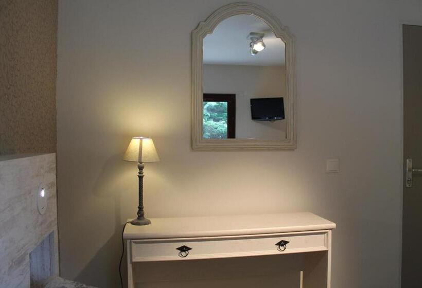 Отель Hôtel Restaurant Aux Genêts D Or