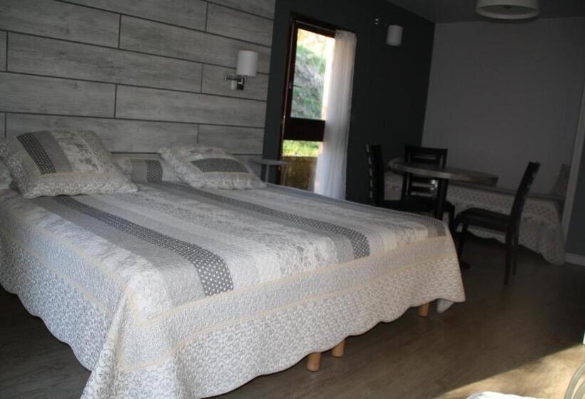 Отель Hôtel Restaurant Aux Genêts D Or