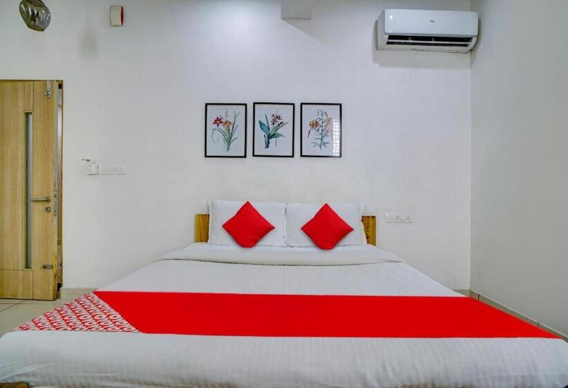 Hotel O New Famy Home