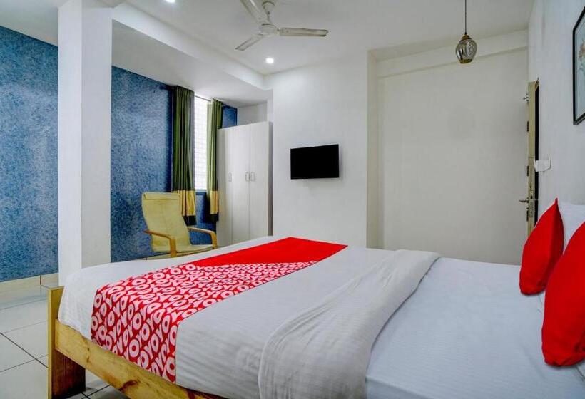 Hotel O New Famy Home