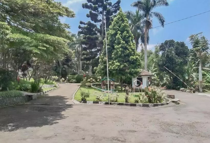 Hotelli Villa Anyelir Yustik Mitra Reddoorz