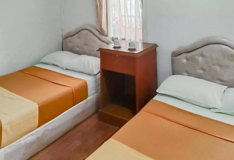 Hotelli Villa Anyelir Yustik Mitra Reddoorz