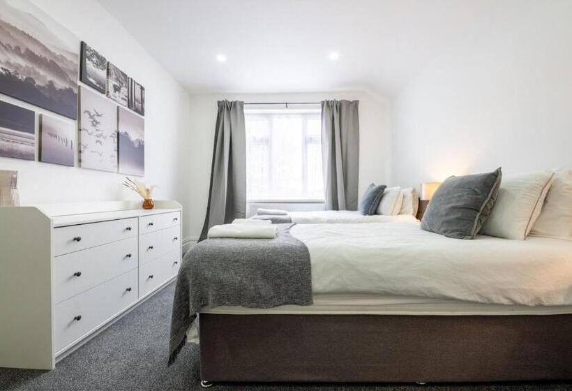 پانسیون Smart Tv | Wifi | Free Parking