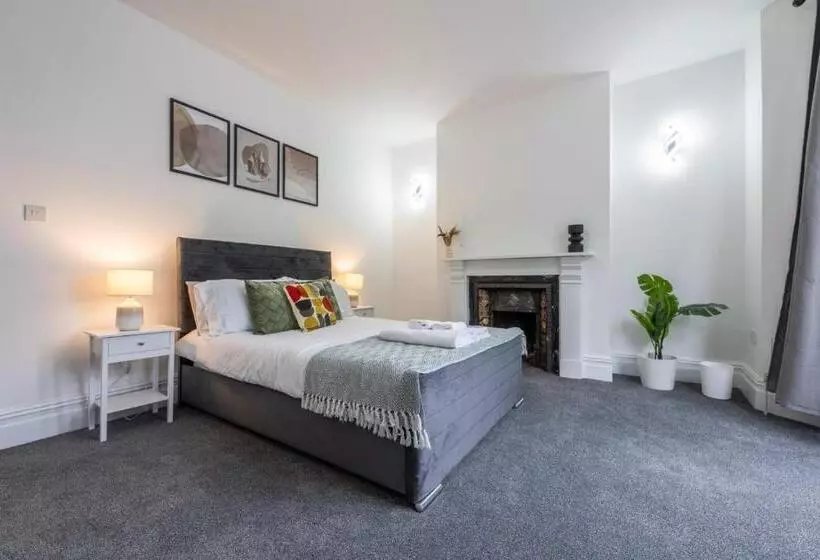 پانسیون Smart Tv | Wifi | Free Parking