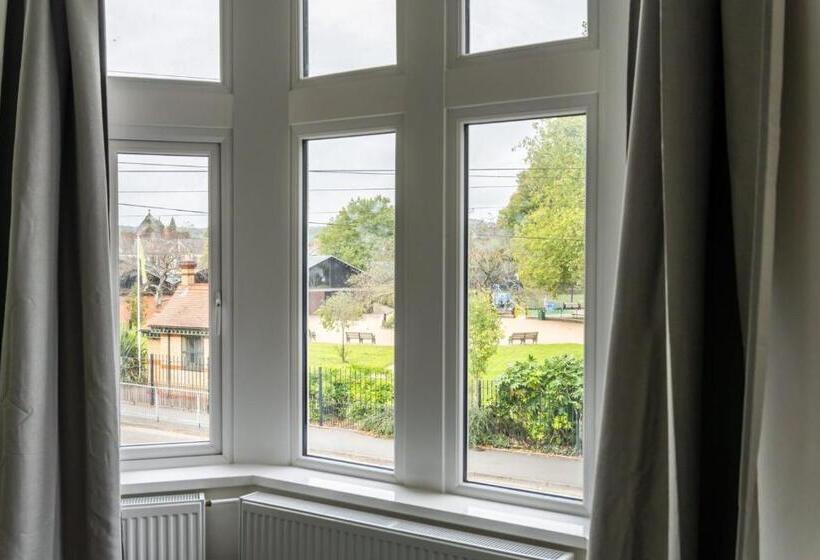 پانسیون Smart Tv | Wifi | Free Parking