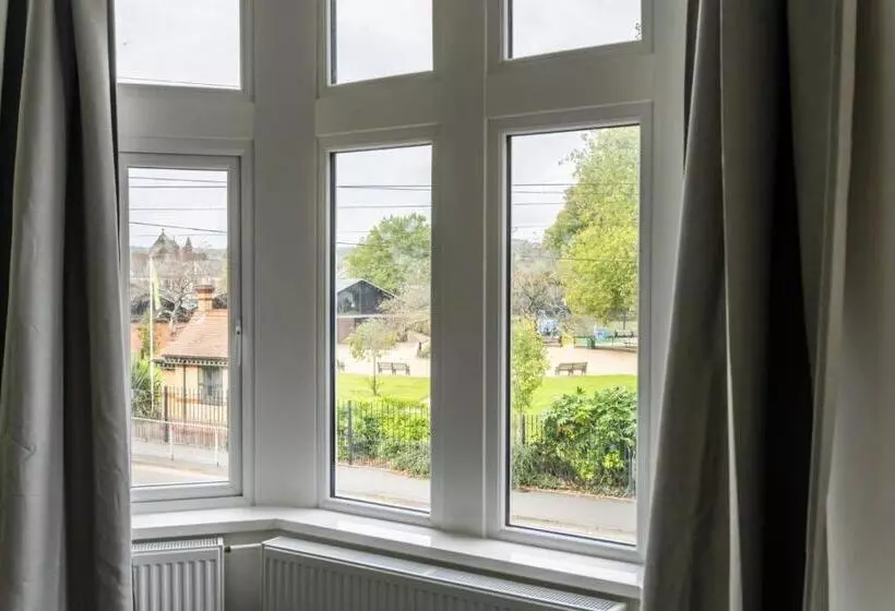 پانسیون Smart Tv | Wifi | Free Parking